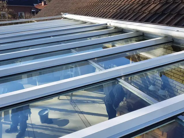 Glasdach einer Terrassenüberdachung nach der Reinigung